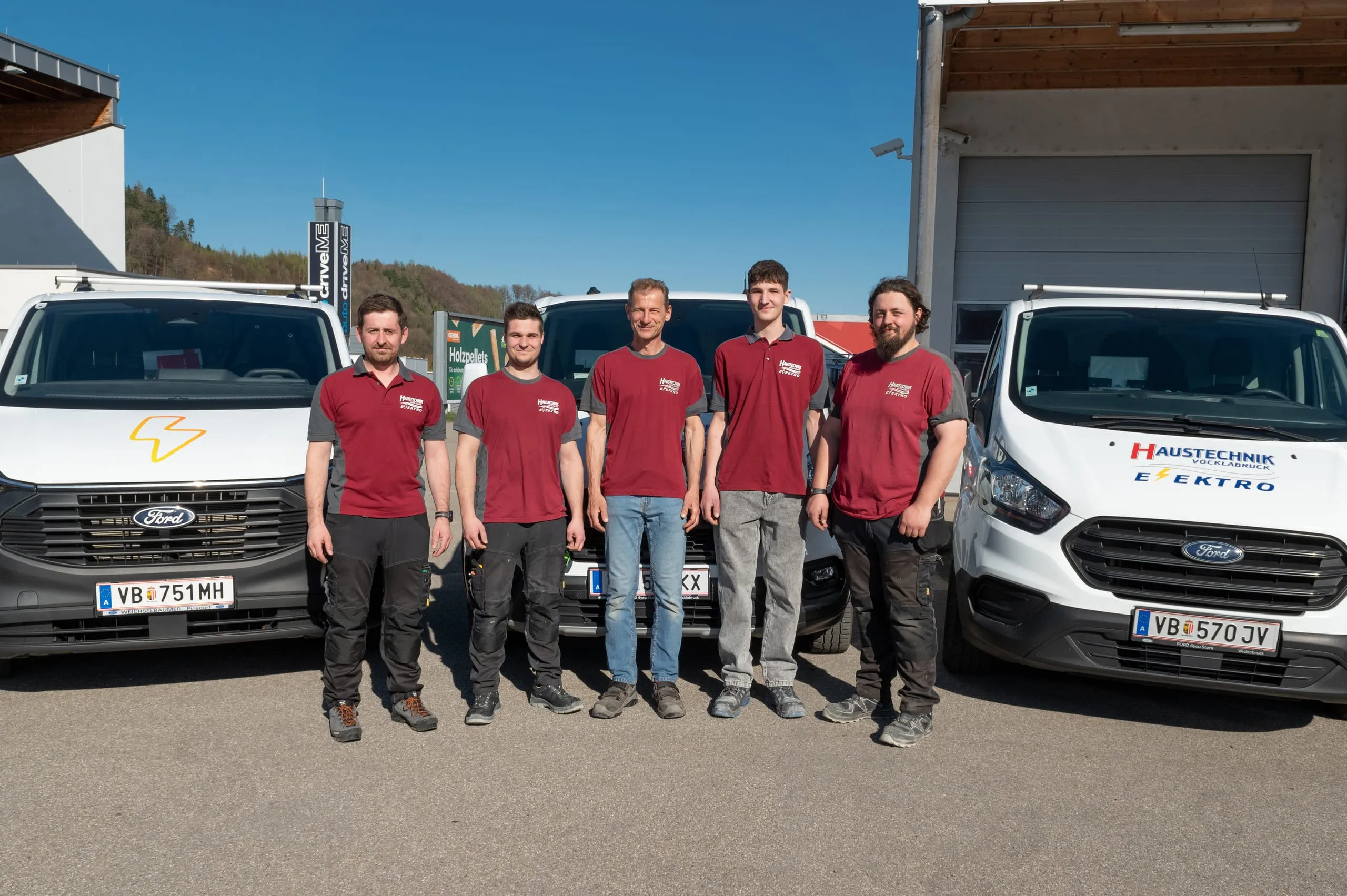 Montageteam von Haustechnik Vöcklabruck – Bauleitung und Partien – Bild 3 von 3